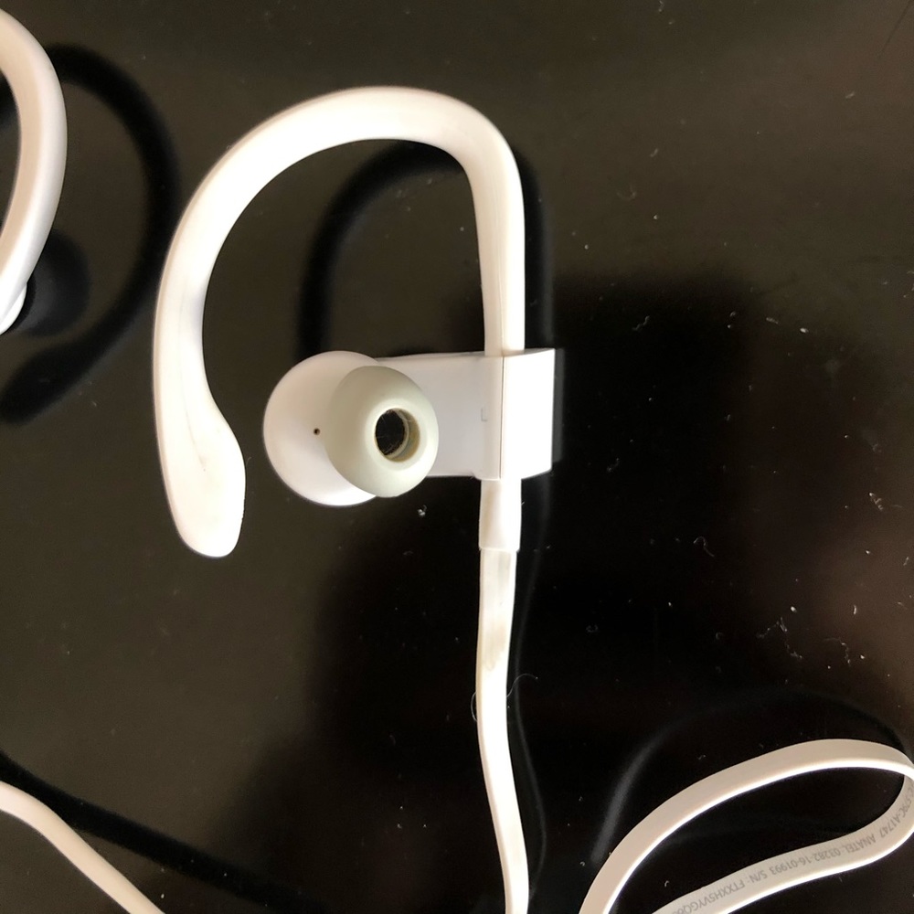 COPY - White Powerbeats3 Wireless - Picture 3 of 6